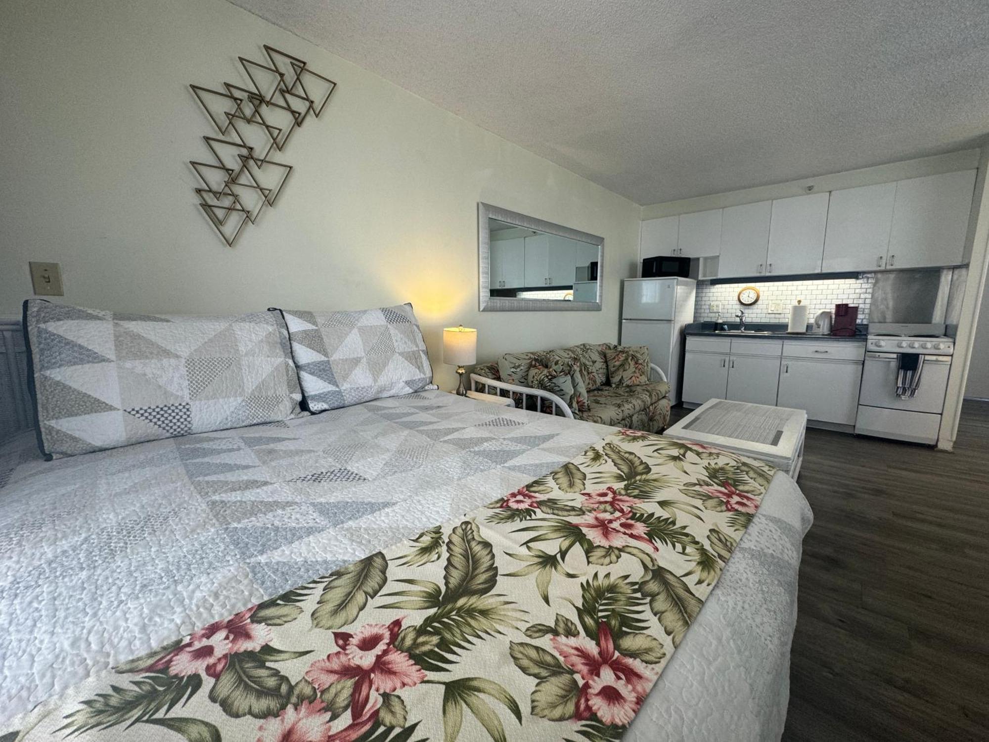 Tropical Studios At Marine Surf Waikiki - Free Parking - Best Location - Full Kitchen - Swimming Pool Honolulu Eksteriør bilde