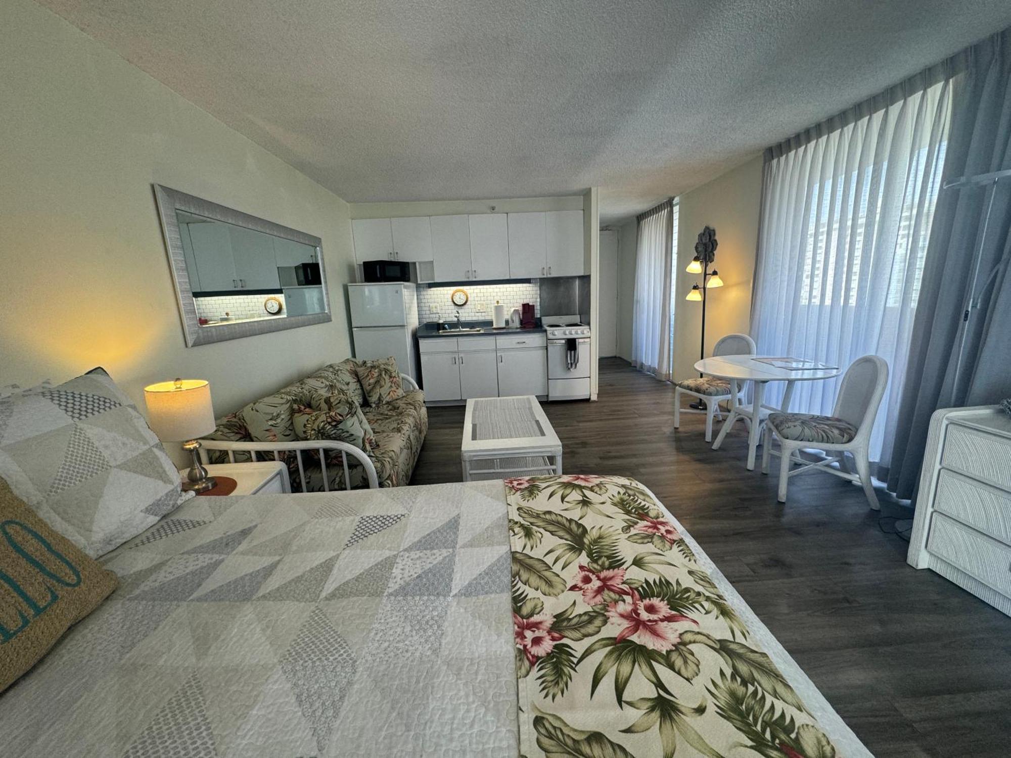 Tropical Studios At Marine Surf Waikiki - Free Parking - Best Location - Full Kitchen - Swimming Pool Honolulu Eksteriør bilde