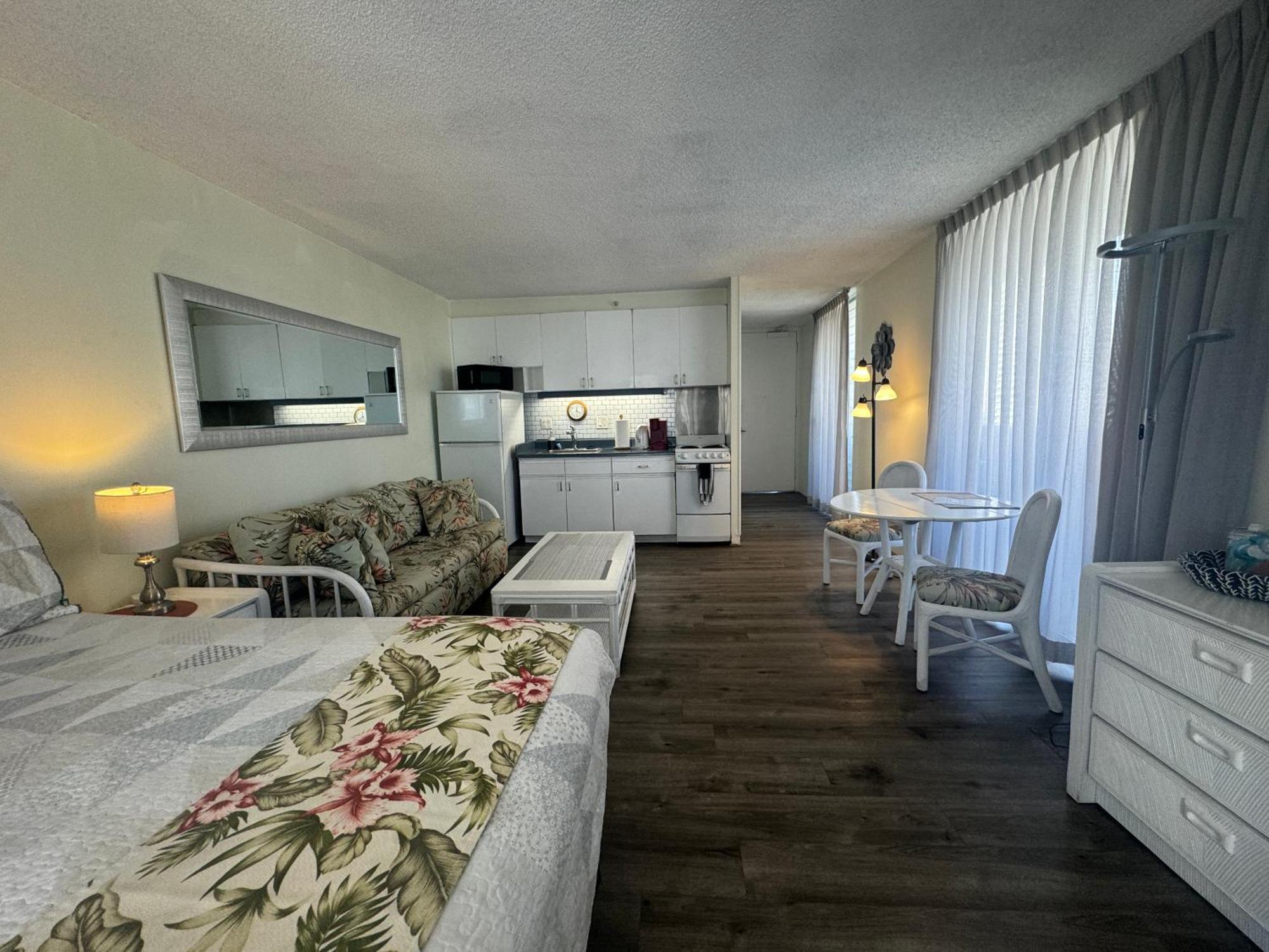 Tropical Studios At Marine Surf Waikiki - Free Parking - Best Location - Full Kitchen - Swimming Pool Honolulu Eksteriør bilde