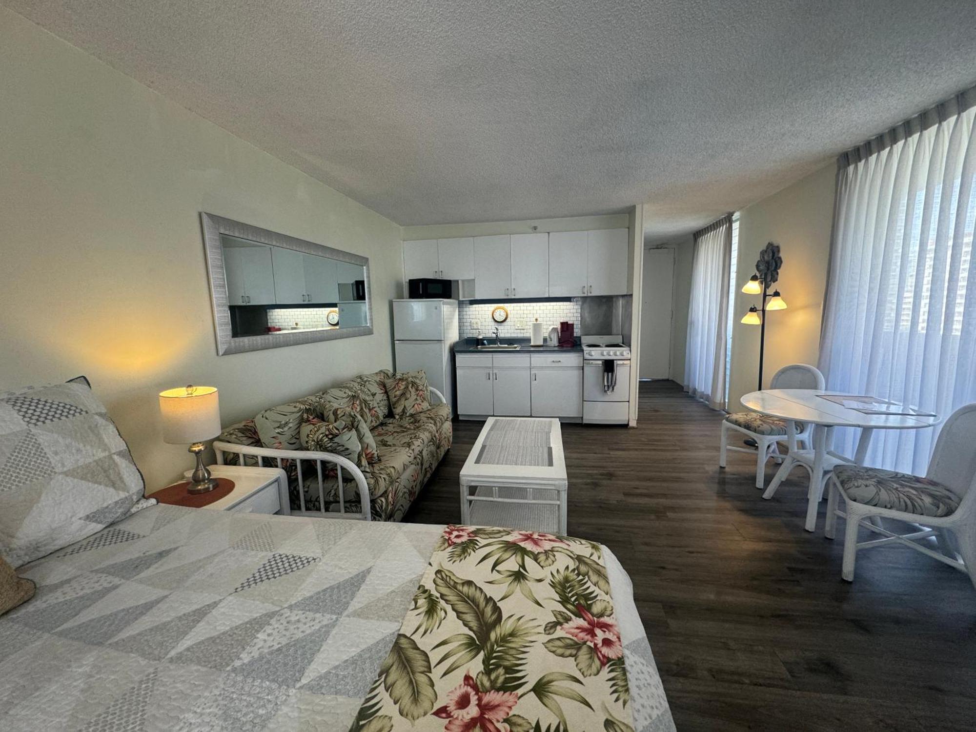 Tropical Studios At Marine Surf Waikiki - Free Parking - Best Location - Full Kitchen - Swimming Pool Honolulu Eksteriør bilde