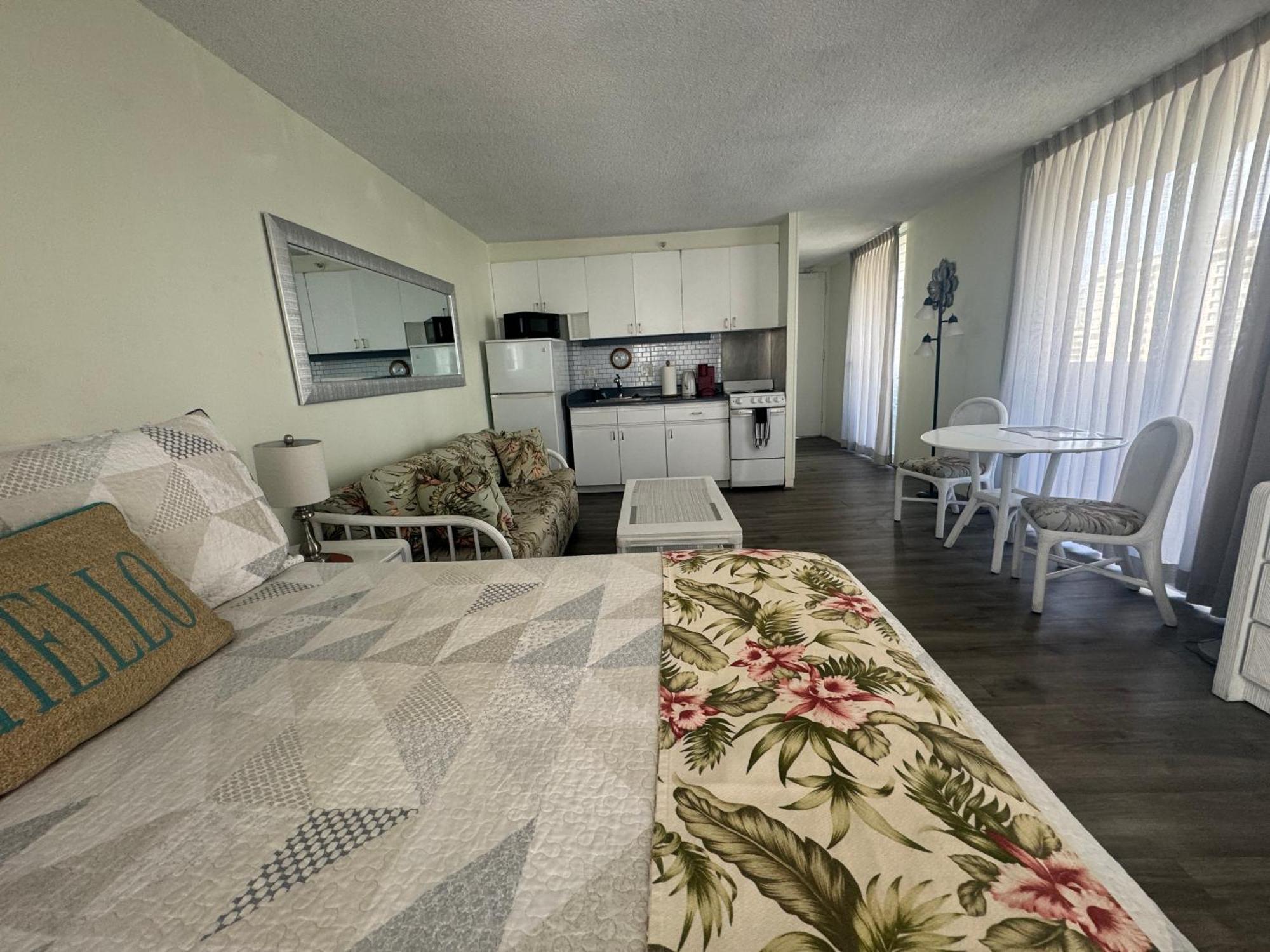 Tropical Studios At Marine Surf Waikiki - Free Parking - Best Location - Full Kitchen - Swimming Pool Honolulu Eksteriør bilde