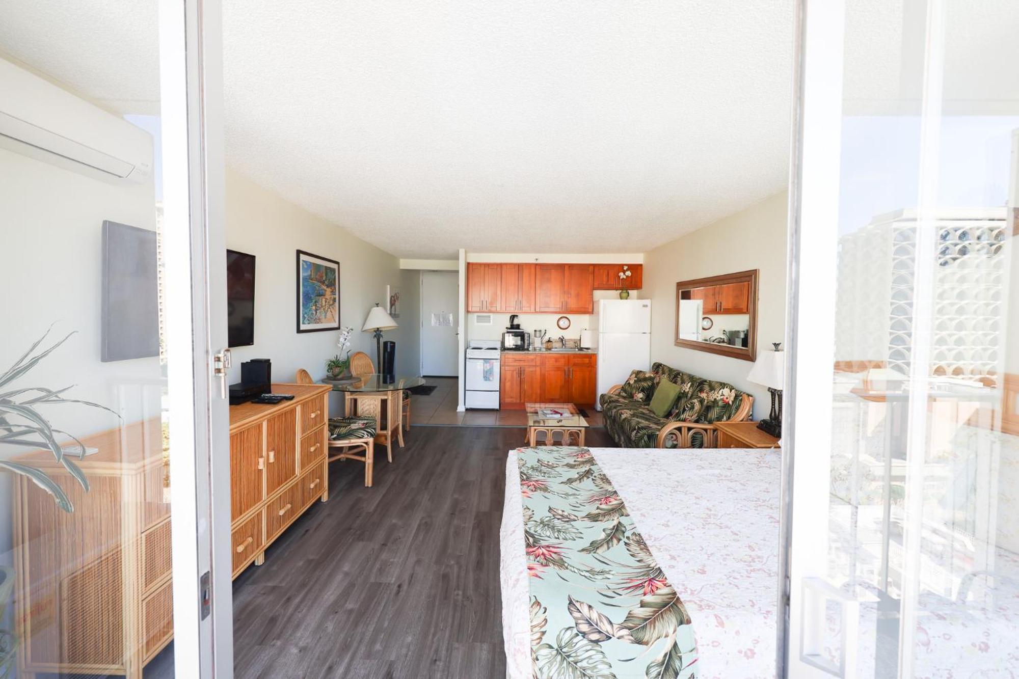 Tropical Studios At Marine Surf Waikiki - Free Parking - Best Location - Full Kitchen - Swimming Pool Honolulu Eksteriør bilde