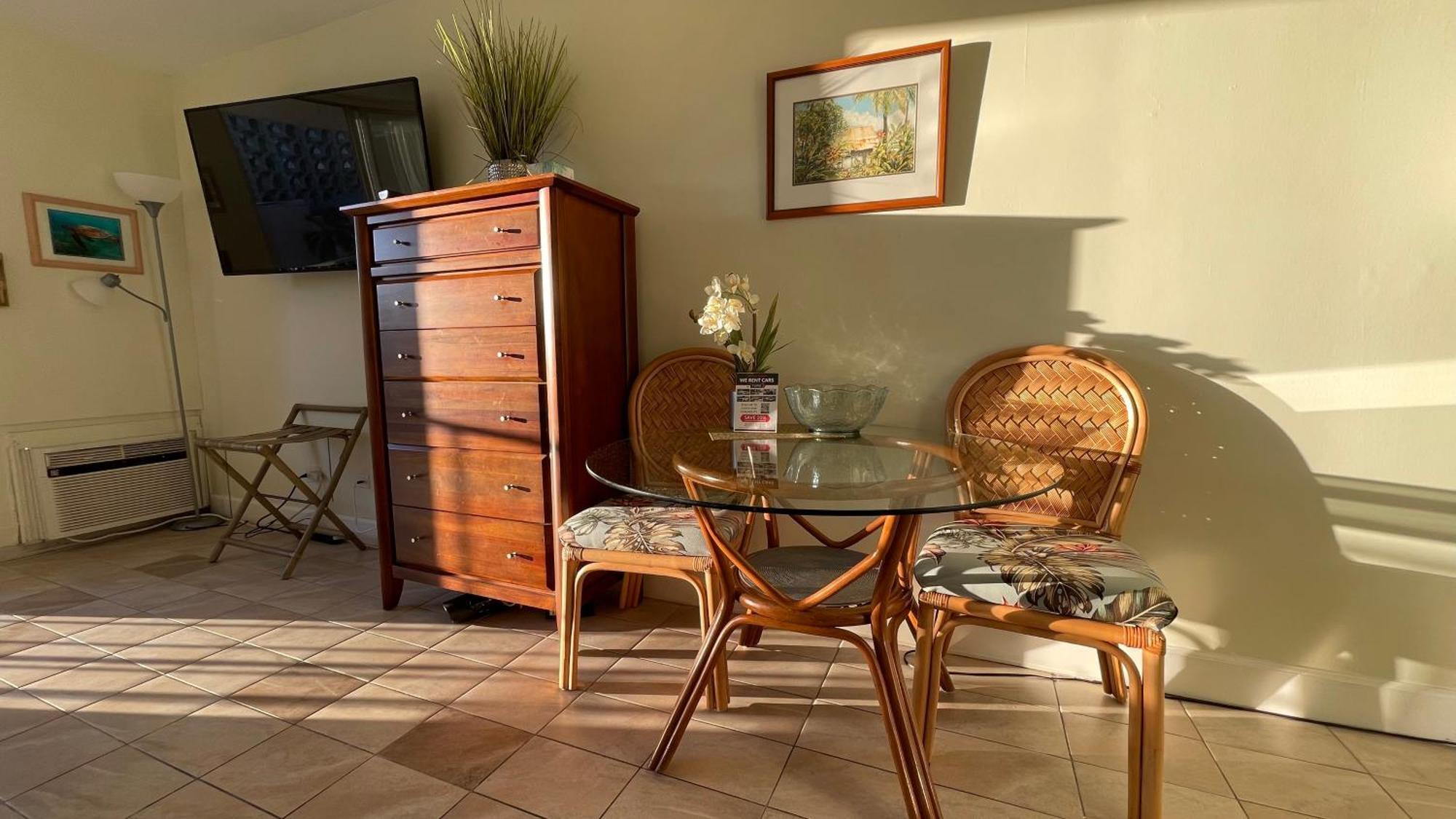 Tropical Studios At Marine Surf Waikiki - Free Parking - Best Location - Full Kitchen - Swimming Pool Honolulu Eksteriør bilde
