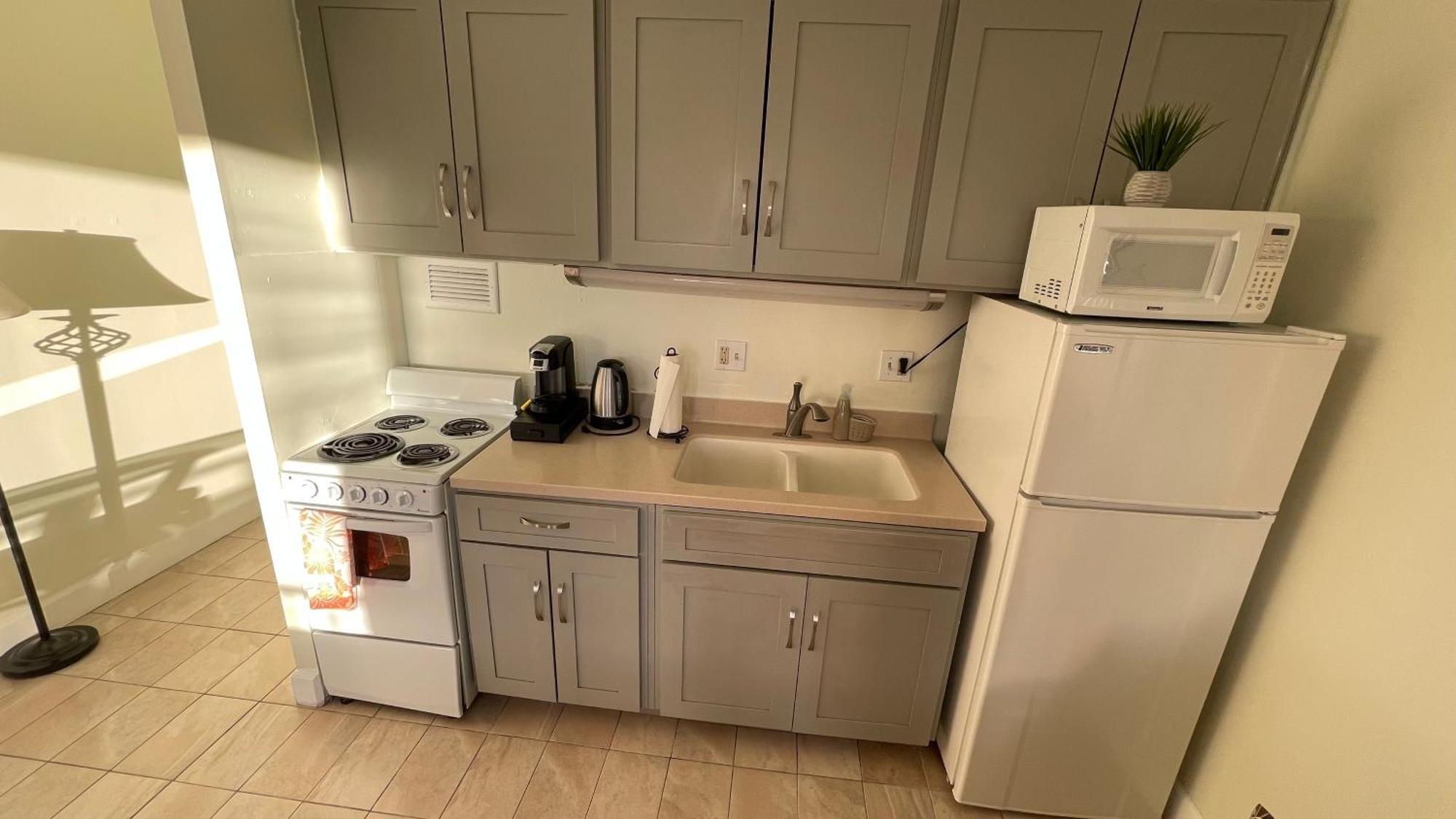 Tropical Studios At Marine Surf Waikiki - Free Parking - Best Location - Full Kitchen - Swimming Pool Honolulu Eksteriør bilde
